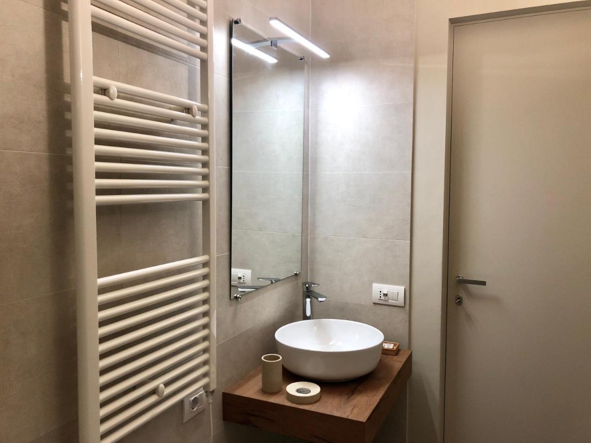 Laus Teatro Petruzzelli Suite Bari Exteriör bild