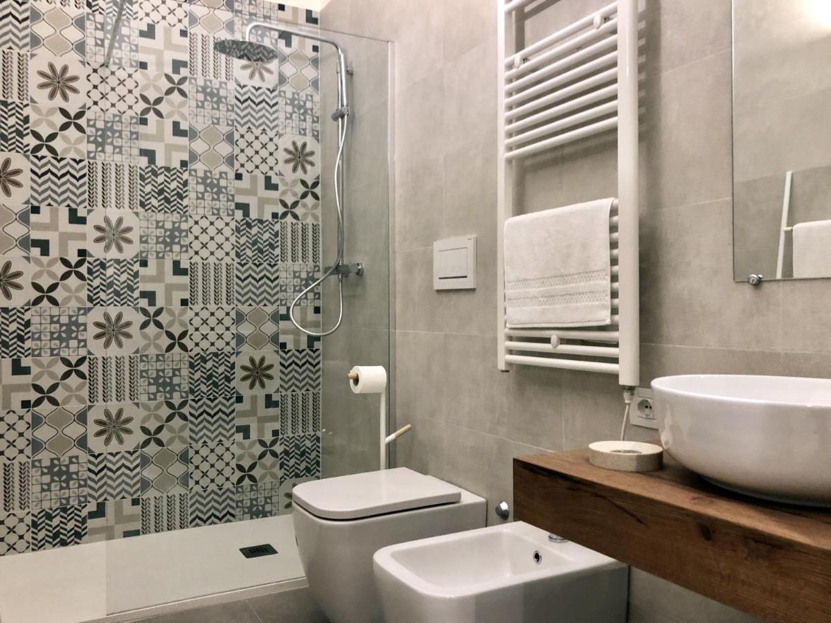 Laus Teatro Petruzzelli Suite Bari Exteriör bild